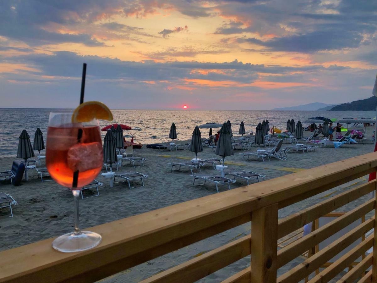 Residence Le Palme - Appartamenti Sul Mare - Spiaggia Tra Palinuro E Caprioli Pisciotta Kültér fotó